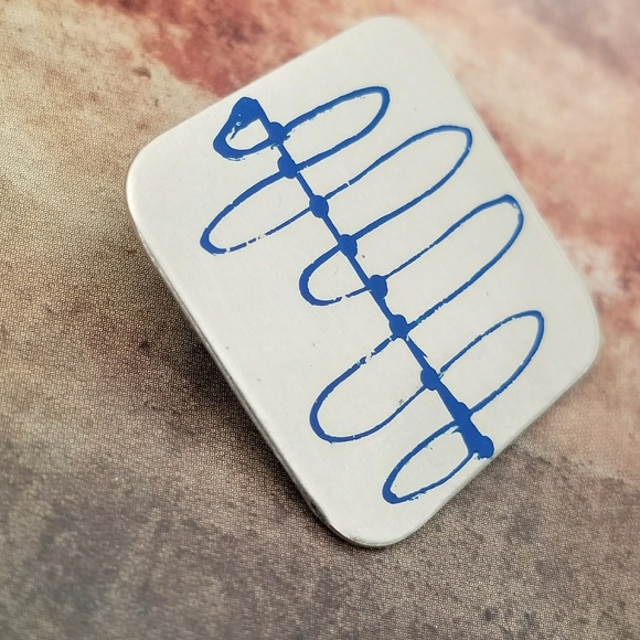 Relisted -Abstract Silver with blue squiggle brooch pin - Picture 4 of 6